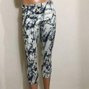 NWOT tan/Black Smokey lululemon crops!